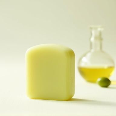 DONNIE LEE WALKER Pure Olive Oil Soap with a 'Zero Essential Oils' badge